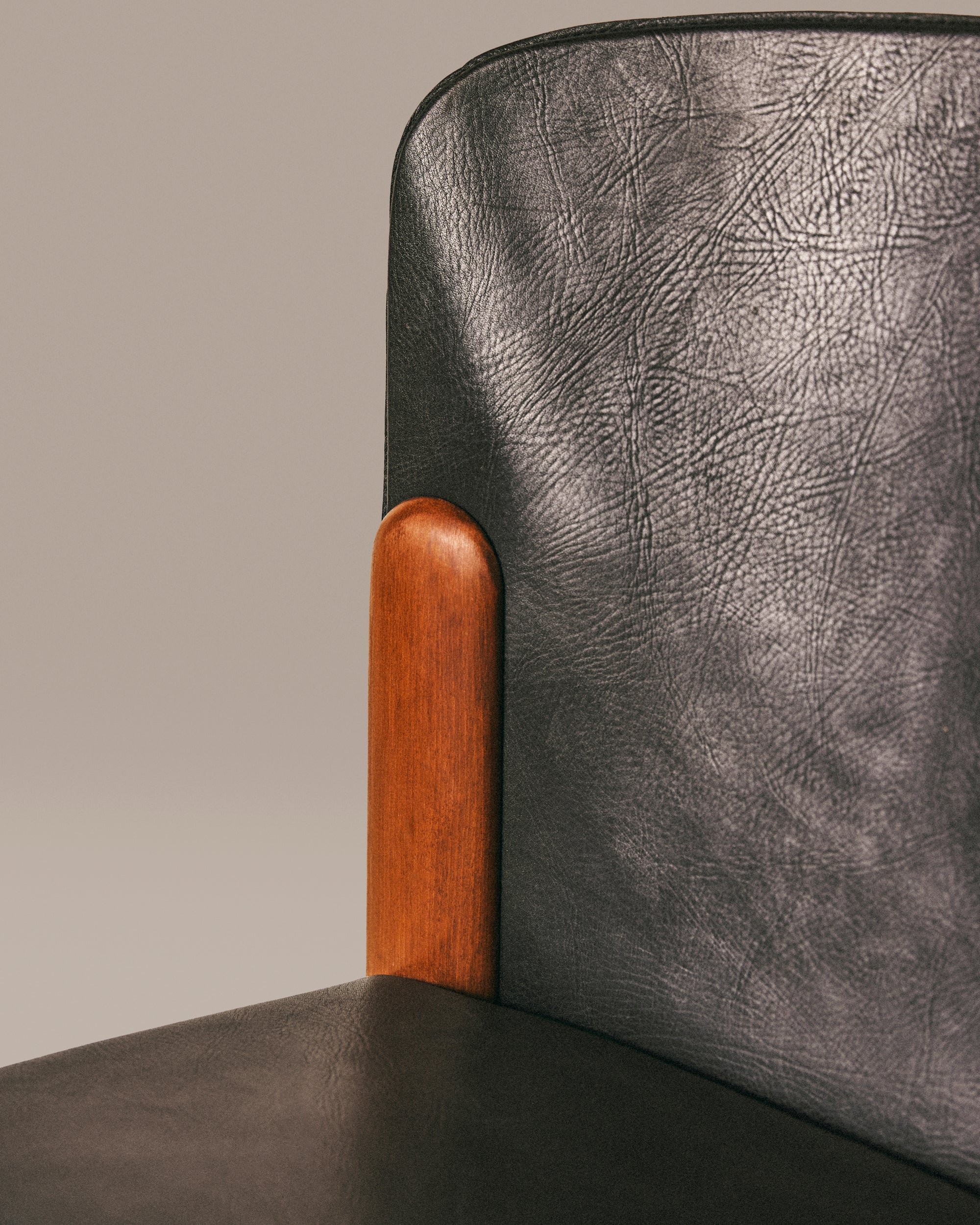 Mod. 330 Chairs