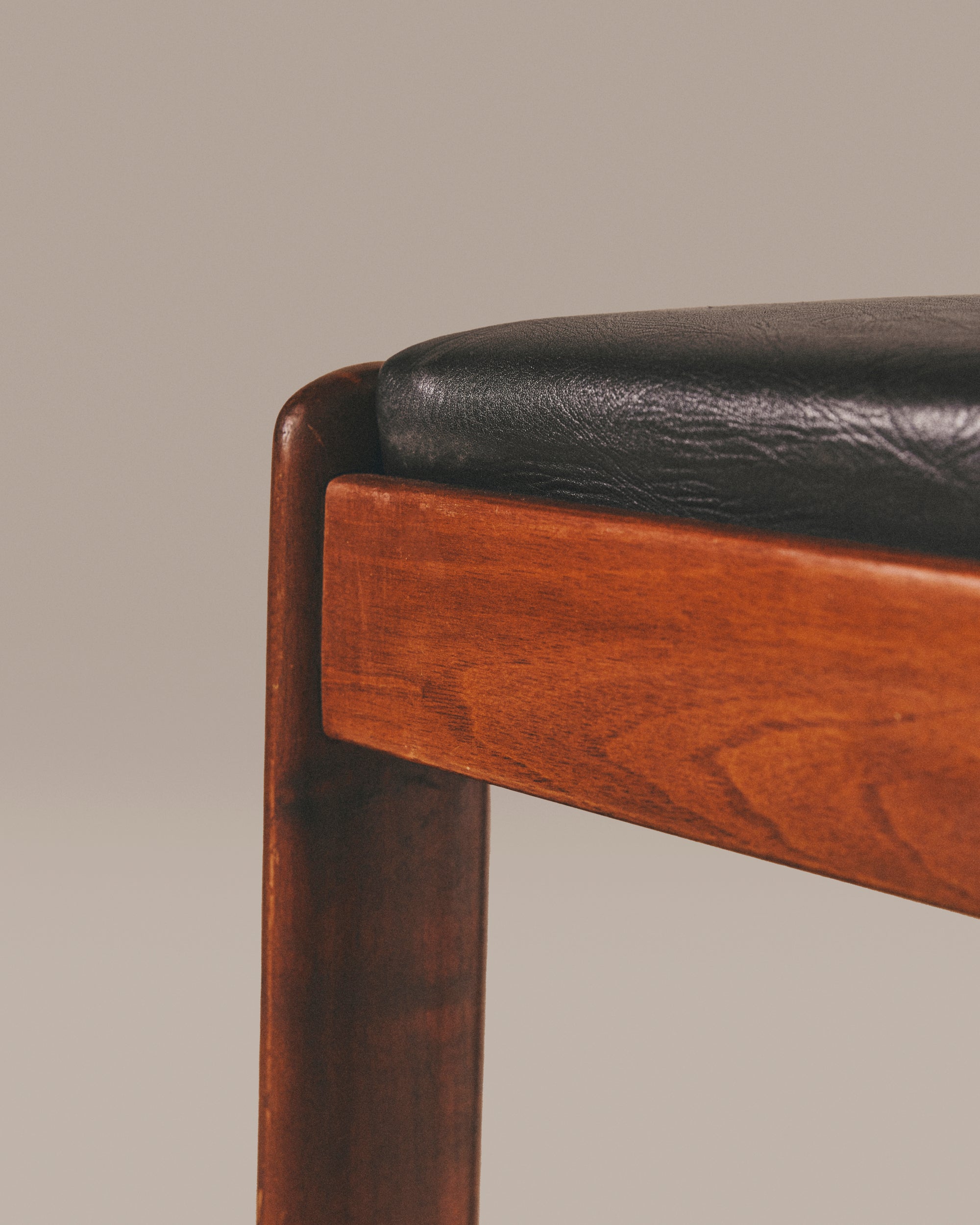 Mod. 330 Chairs