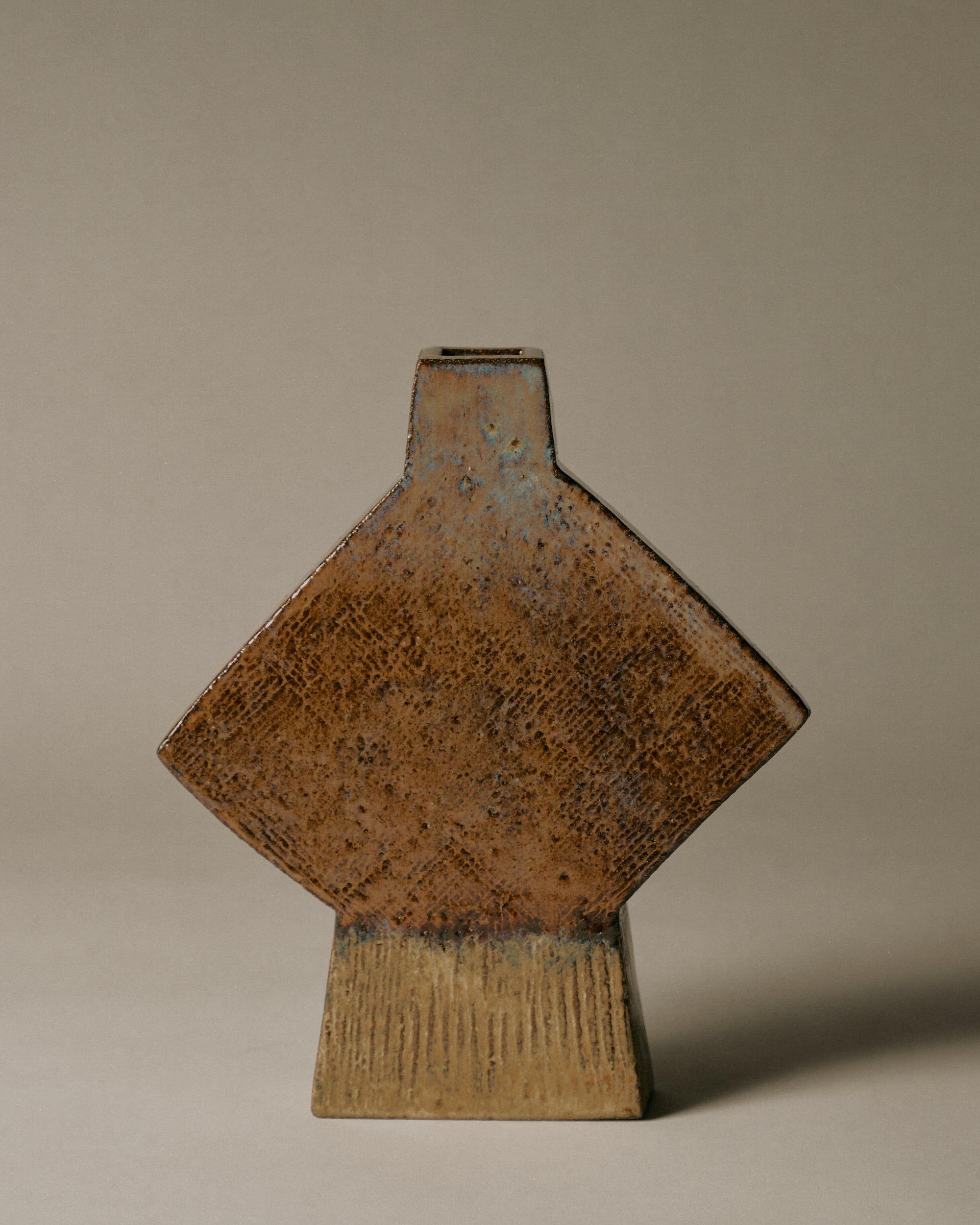 Tricolor Wingspan Vase