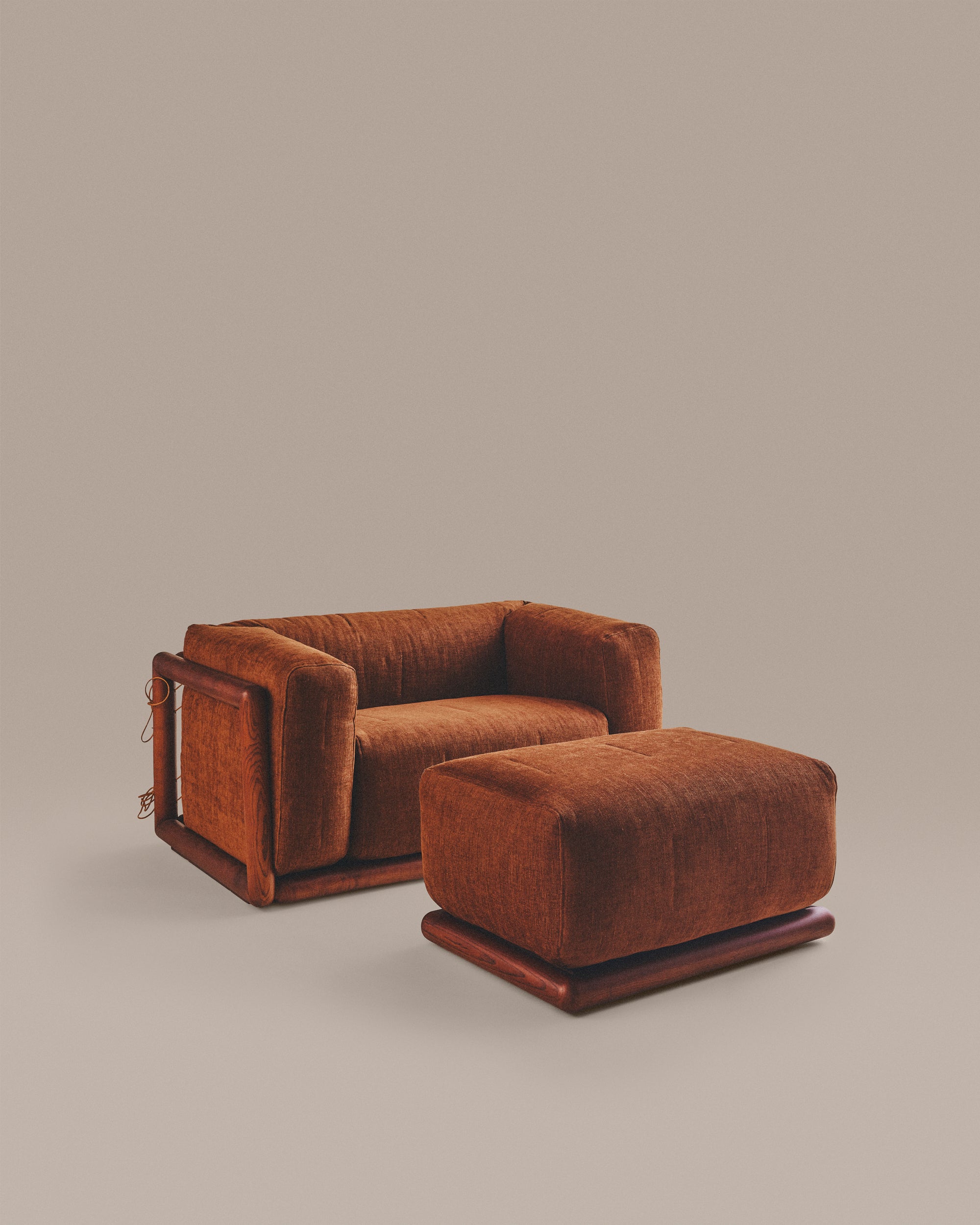 Cornaro Puff and Ottoman