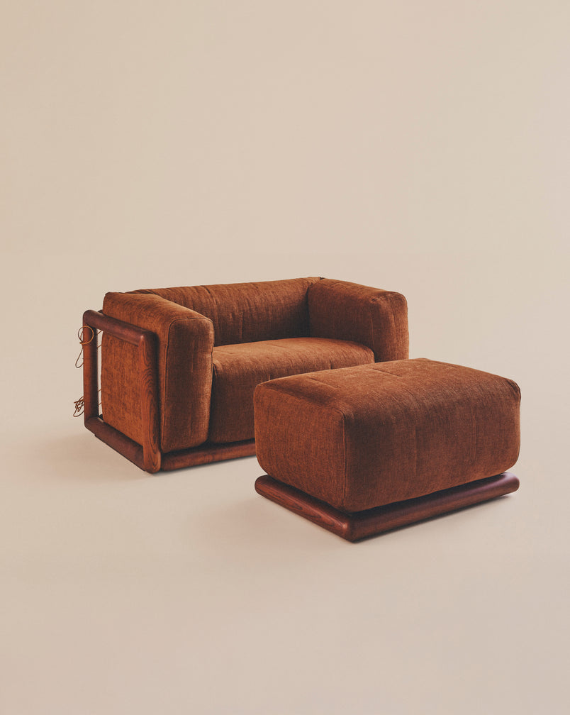 Cornaro Puff and Ottoman