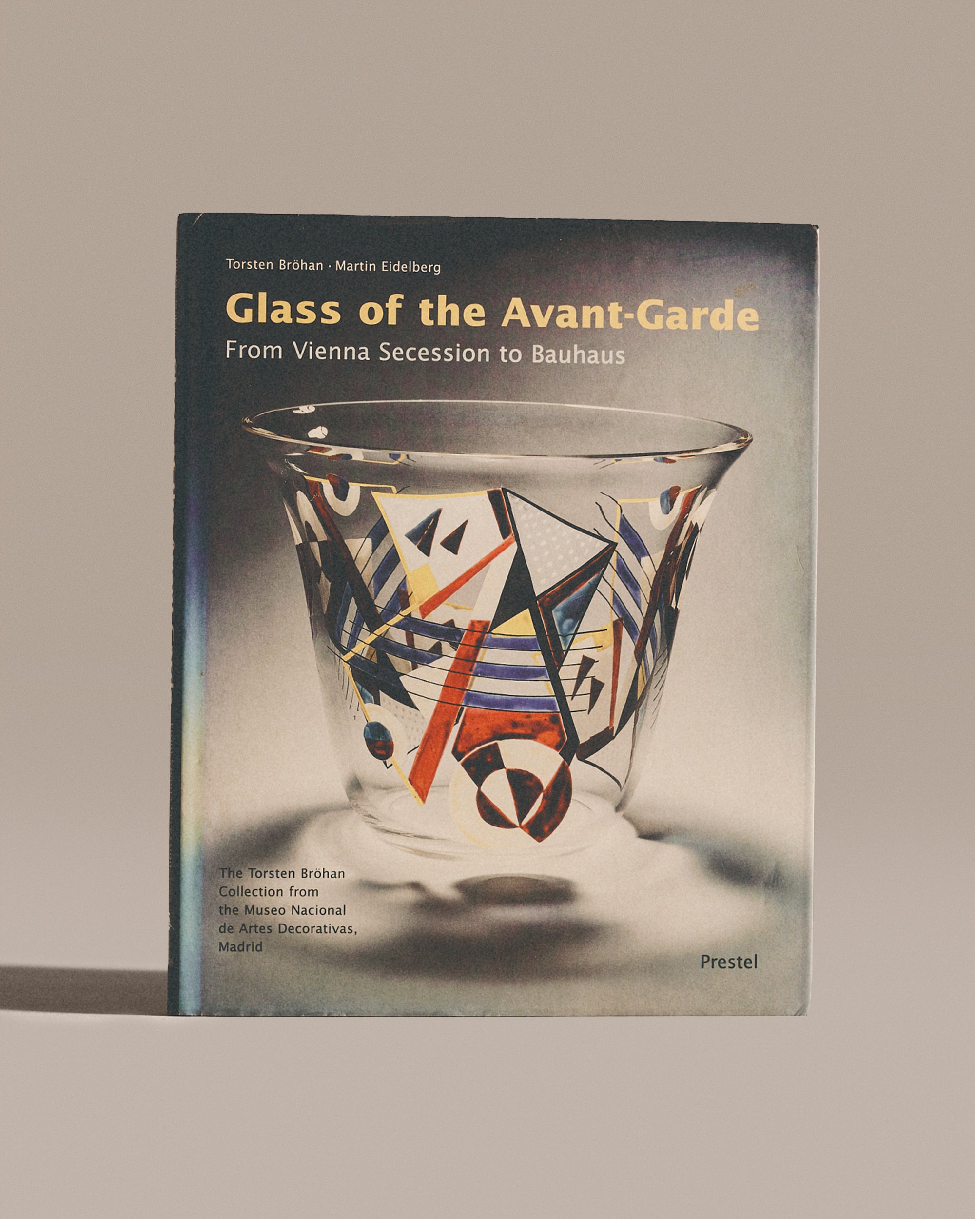 Glass Of The Avant-Garde: From Vienna Succession To Bauhaus