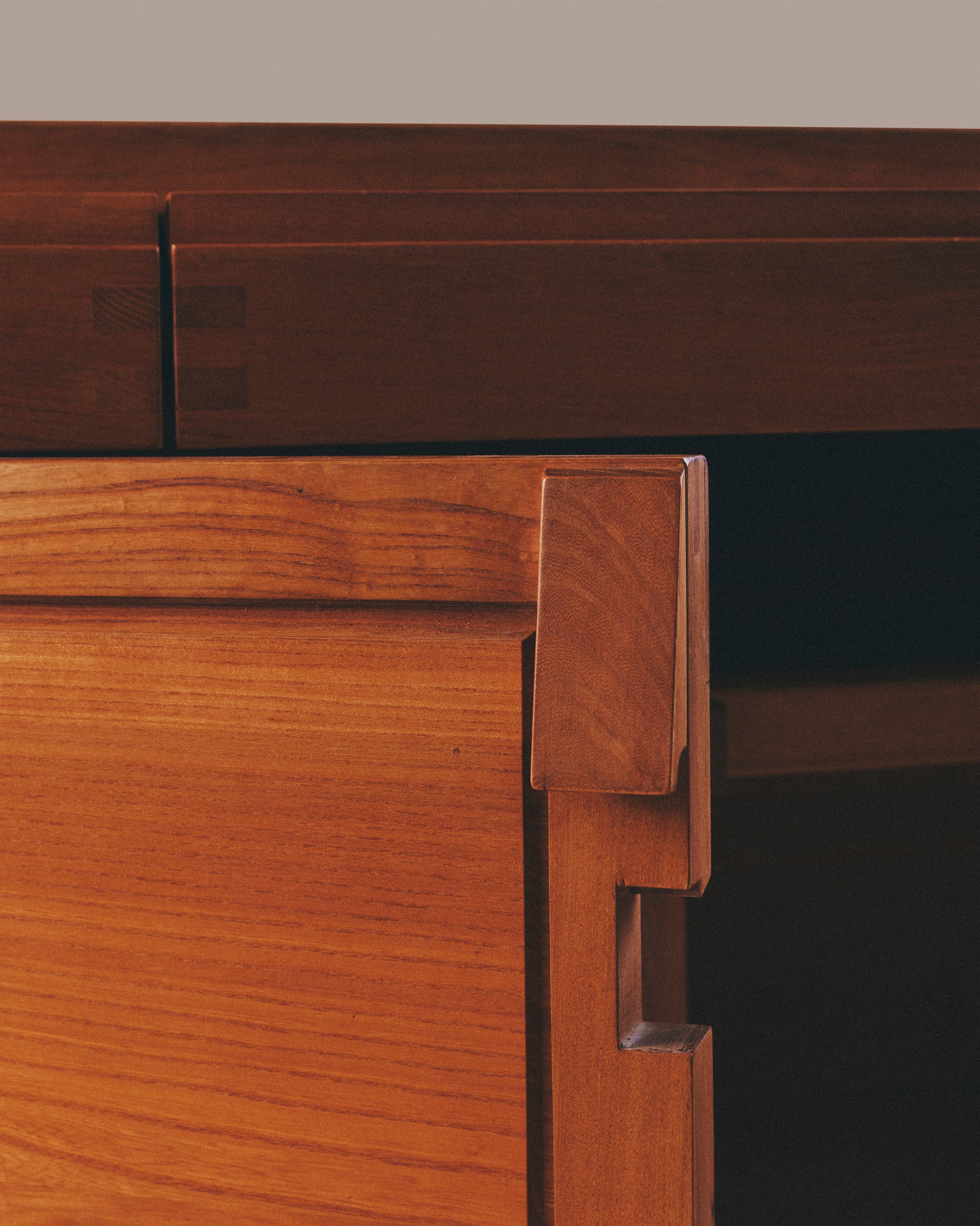 R08 Sideboard