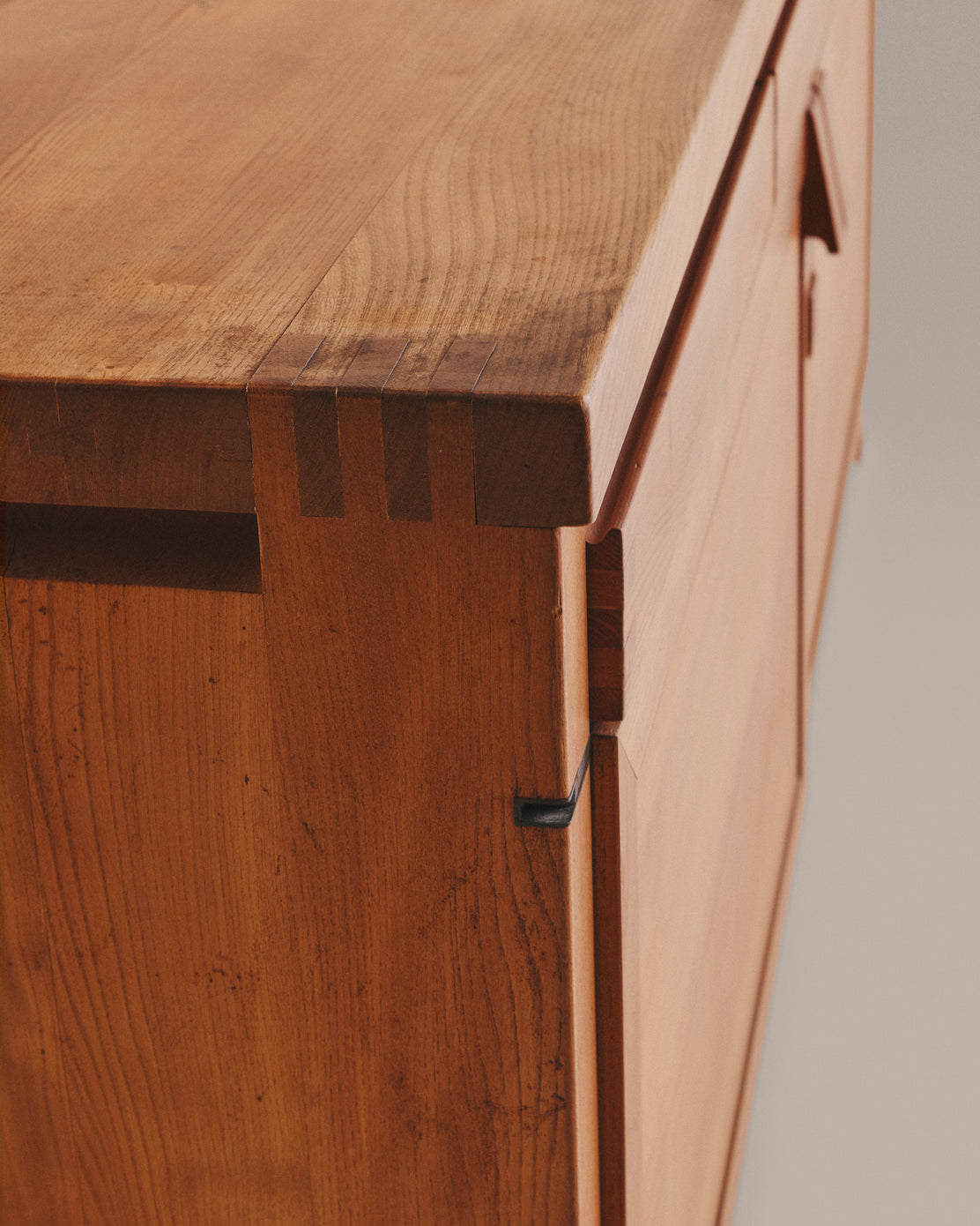 R08 Sideboard