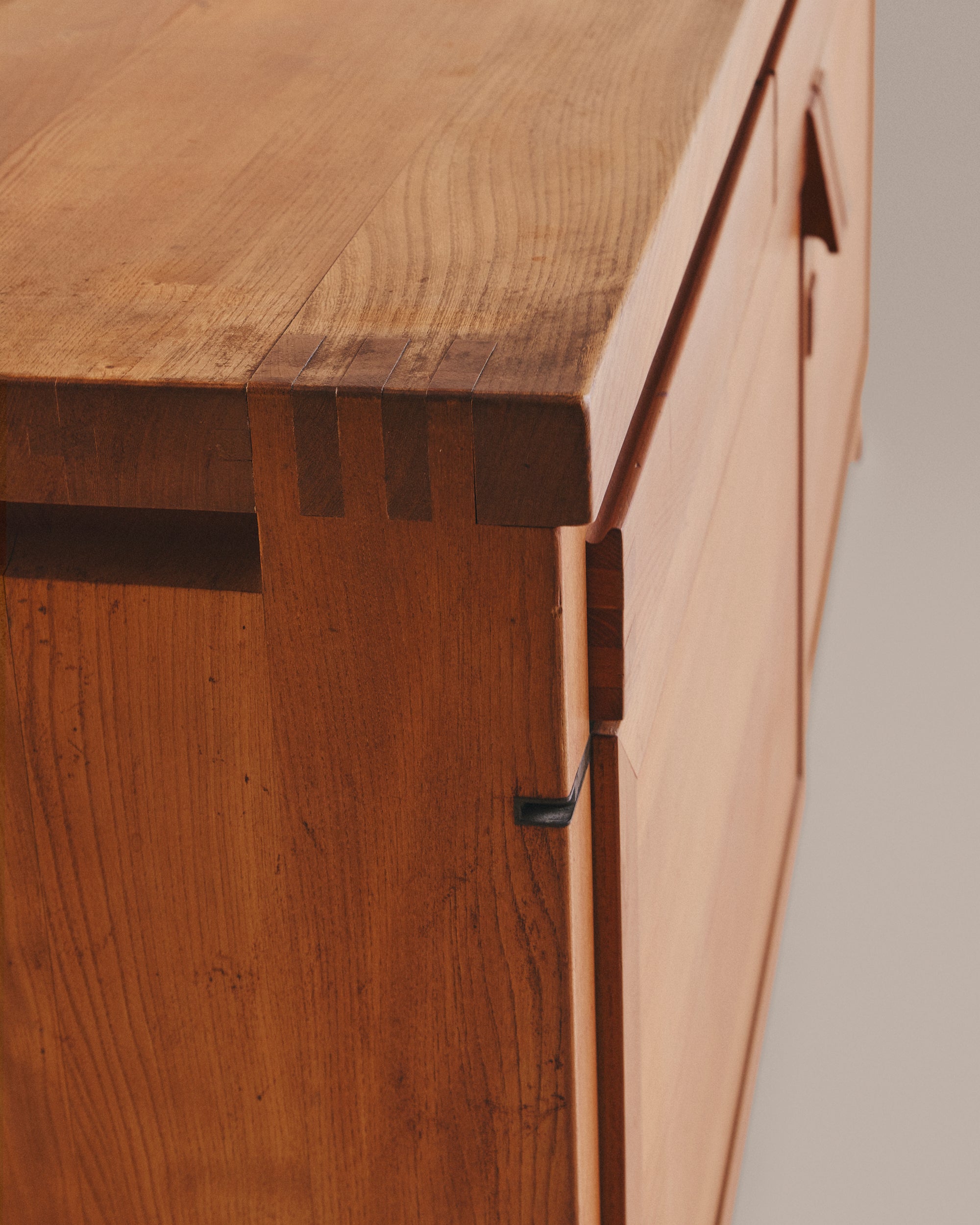 R08 Sideboard