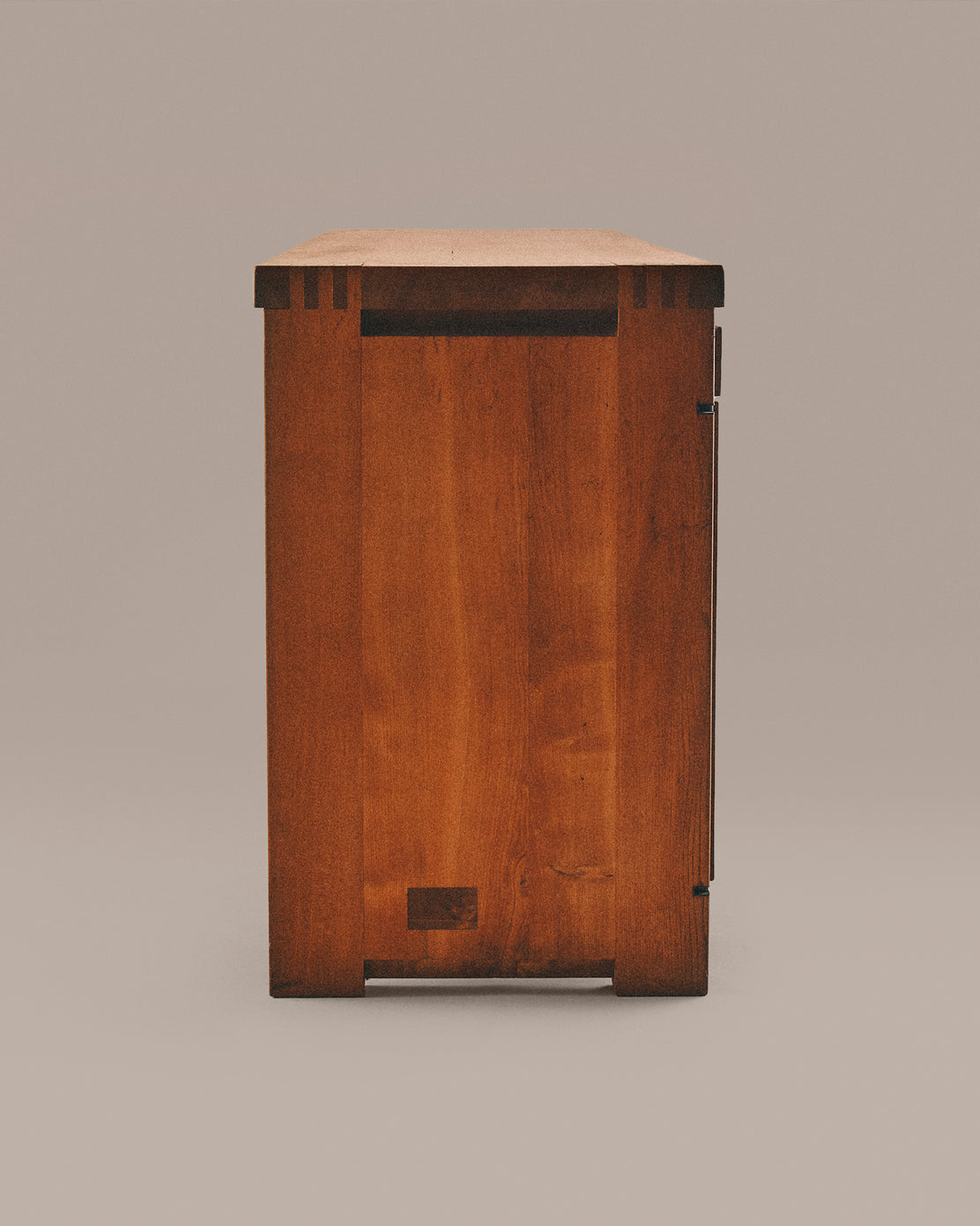 R08 Sideboard
