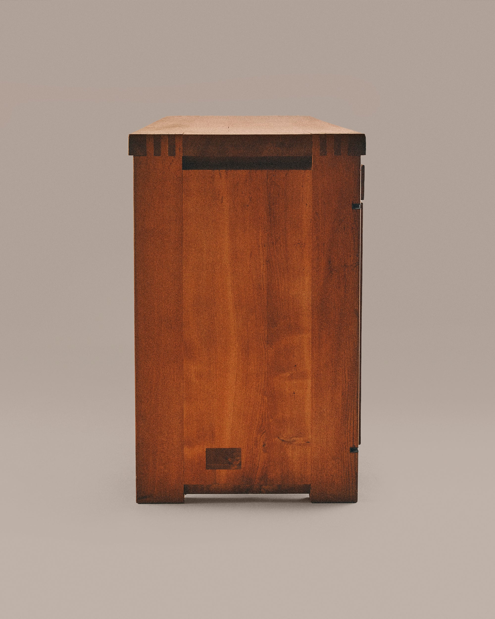 R08 Sideboard