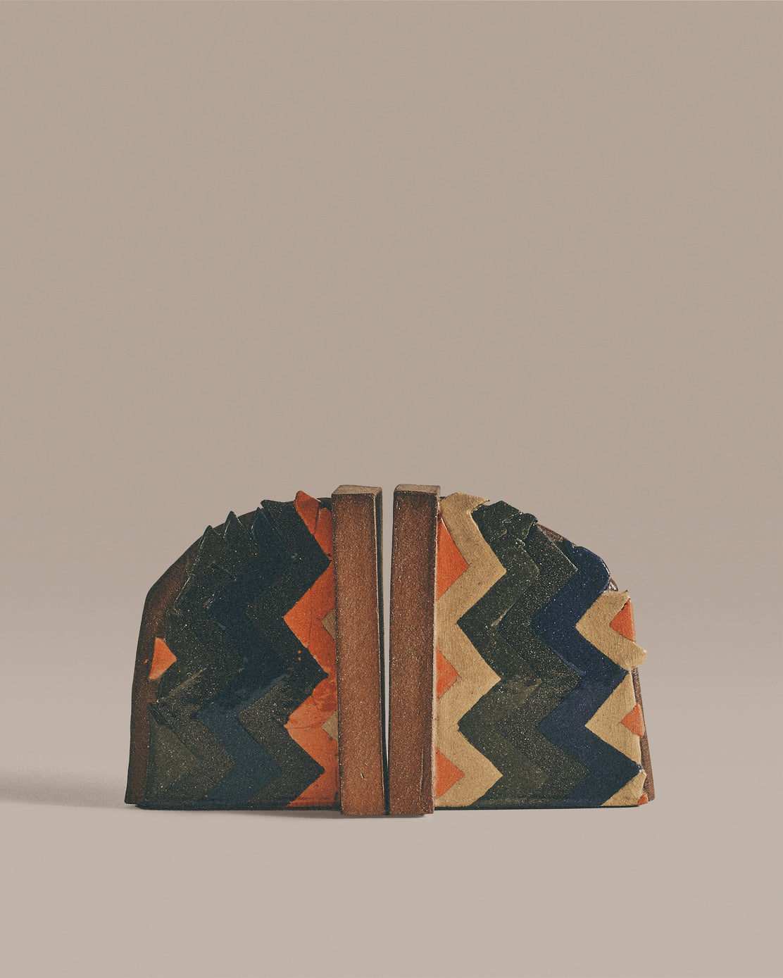 Zigzagged Dimensional Bookends